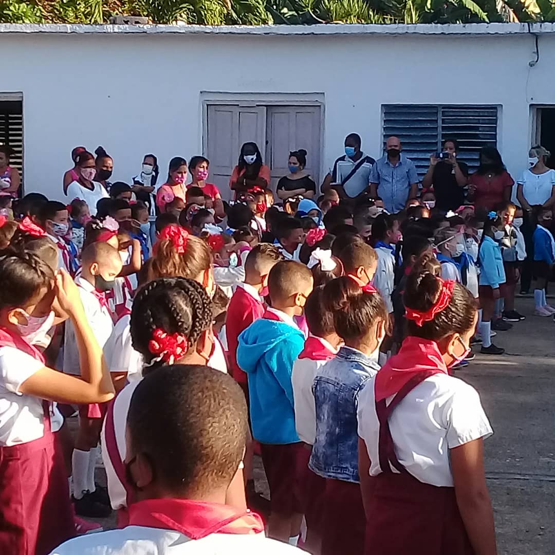DireccionSierra's tweet photo. #EducadoresCubiteños  acto municipal por el inicio de Curso Escolar se realiza en el Seminternado José Martí Sierra de Cubitas Seminte #Camaguey #CubaMined https://t.co/km6T40pd5u