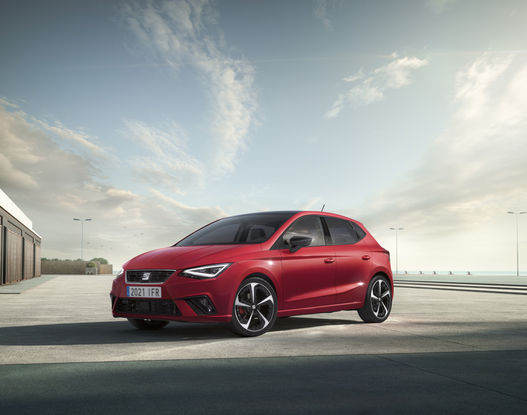 SEATcz's tweet photo. Značky #SEAT a #CUPRA slaví svůj historicky nejúspěšnější rok v České republice. V roce 2021 předali autorizovaní prodejci obou značek českým zákazníkům celkem 8373 vozů SEAT a CUPRA. Více na: https://t.co/QVihpzCDOn https://t.co/t9eD5Eh8f4