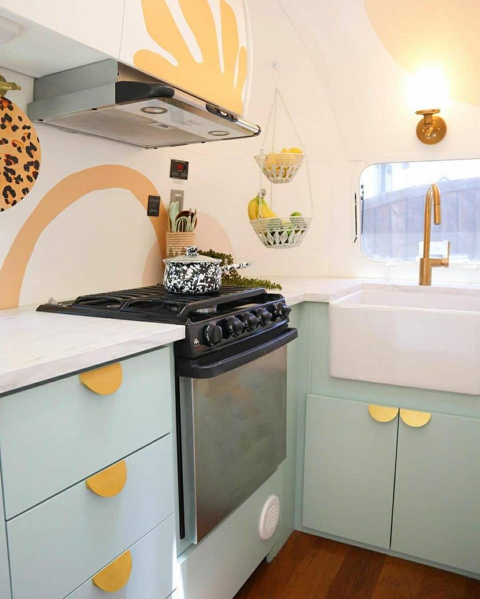 karavan360's tweet photo. Sizi her gün neşelendirmeye yetecek
kadar içerisinde renk barındıran bu Airstream'den
herkese iyi pazarlar dileriz.
#pazar #karavan #karavan360 https://t.co/oSllQRa6Nc