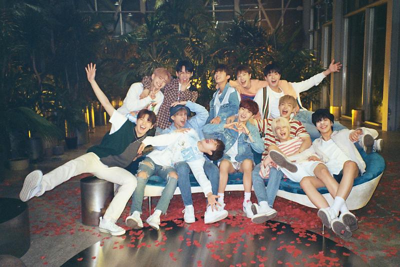 harutowoopy's tweet photo. @ruangguru Haruto:Member pertama treasure, fanboy Bigbang. 
Yedam:dapet nilai tertinggi 1 sekolahan sains&amp;sosial, menjuarai 3  kompetisi English Speaking berturut-turut (SD) 
Asahi:Jago nyiptain lagu (Orange). 
#DuniaBelajarBaruRuangguru
#IniBaruJuara
#MauMerchTREASURE https://t.co/CiKqJtGEZB