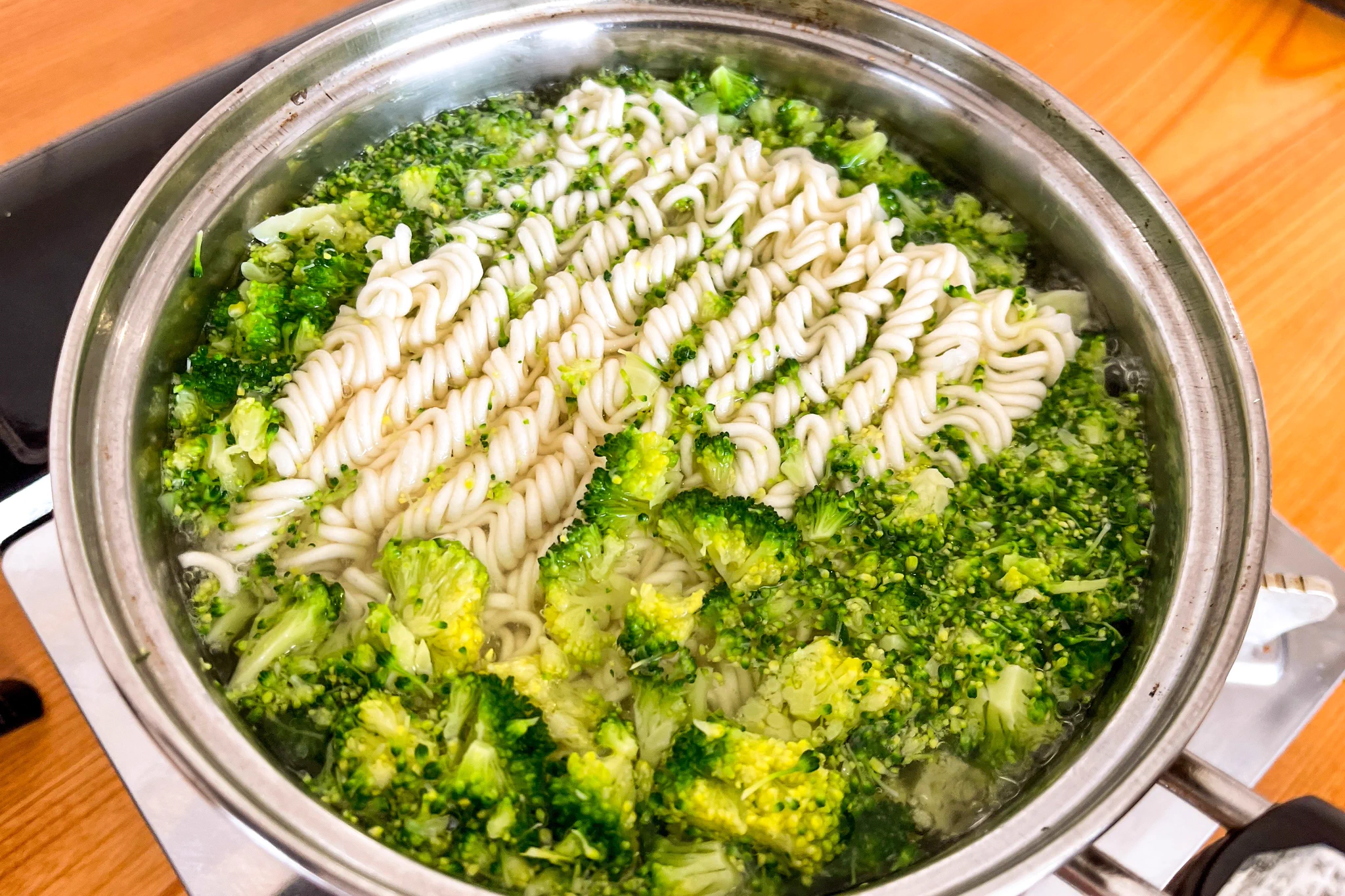 簡単に作れそう！「サッポロ一番塩らーめん」の油そば風アレンジレシピ！