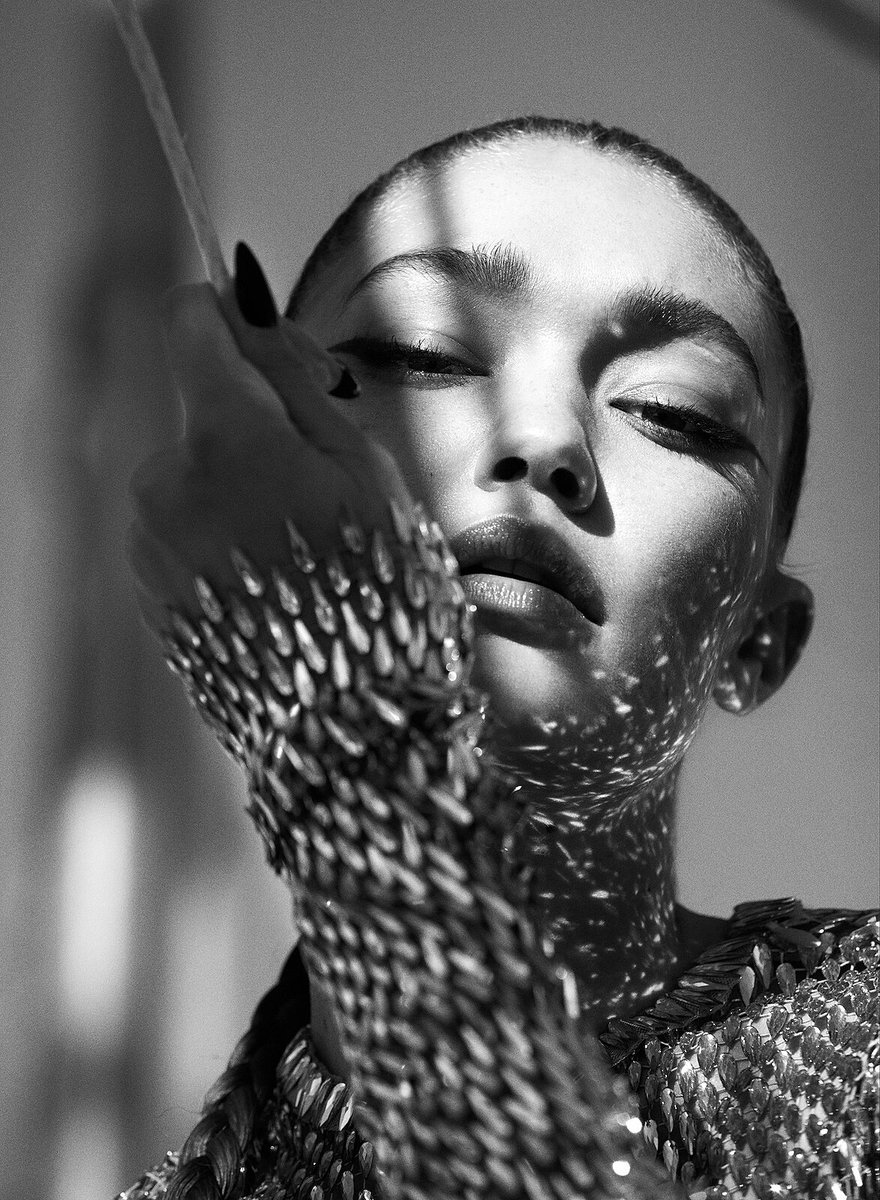 MyqueengigiIG's tweet photo. #NEW Gigi hadid for V Magazine´s Leap of Faith "Fearless Gigi Part Two" #V134 . Photographed by Mario Sorrenti
https://t.co/AHsbydfs1O https://t.co/5uyo7M4Gb7