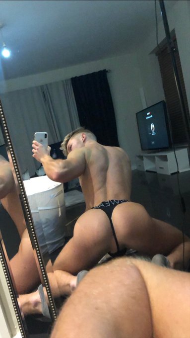 Pull the string to the side and breed it 🙈 https://t.co/abp6evSEai