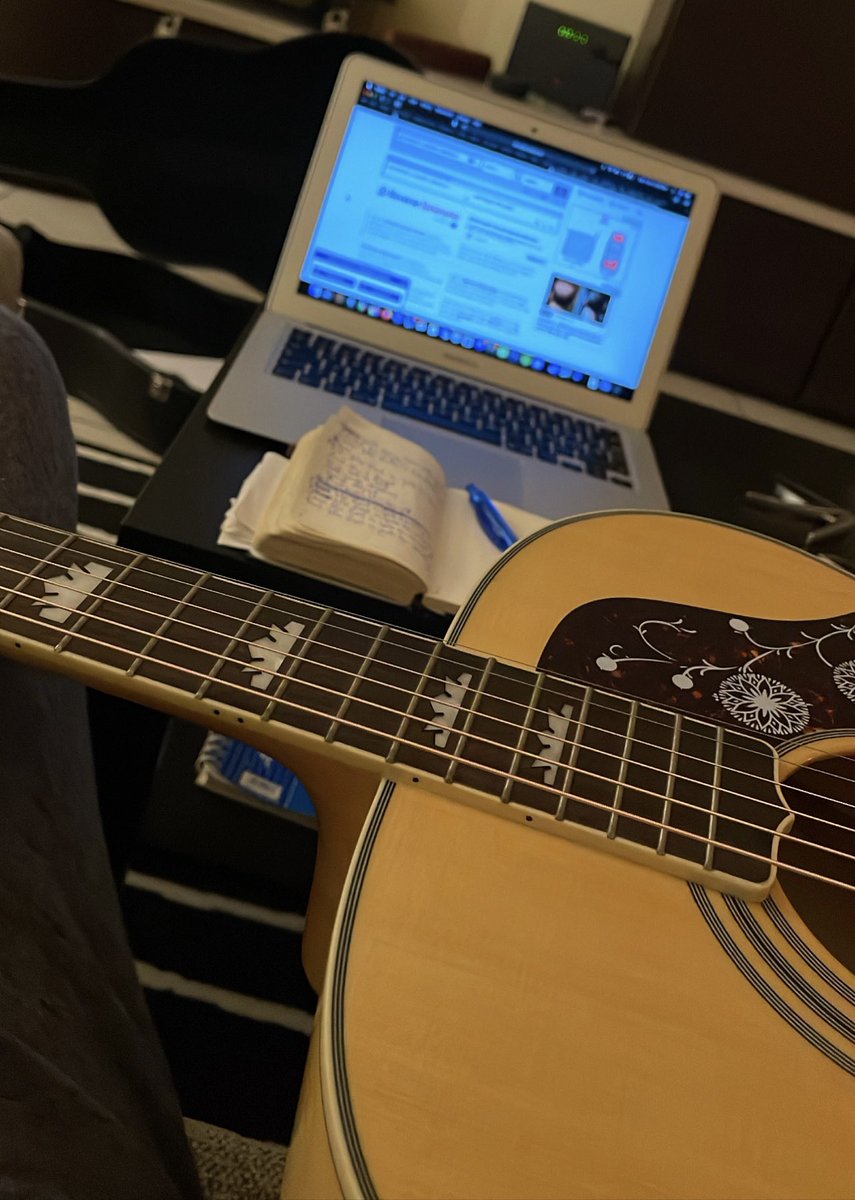 elvisnick_real's tweet photo. Ladies and gentlemen, I just finished writing the new album! 🤙🏼🎸📝
#NewMusic #NewAlbum #SingerSongwriter #Singers https://t.co/Y8mn8uV0zf