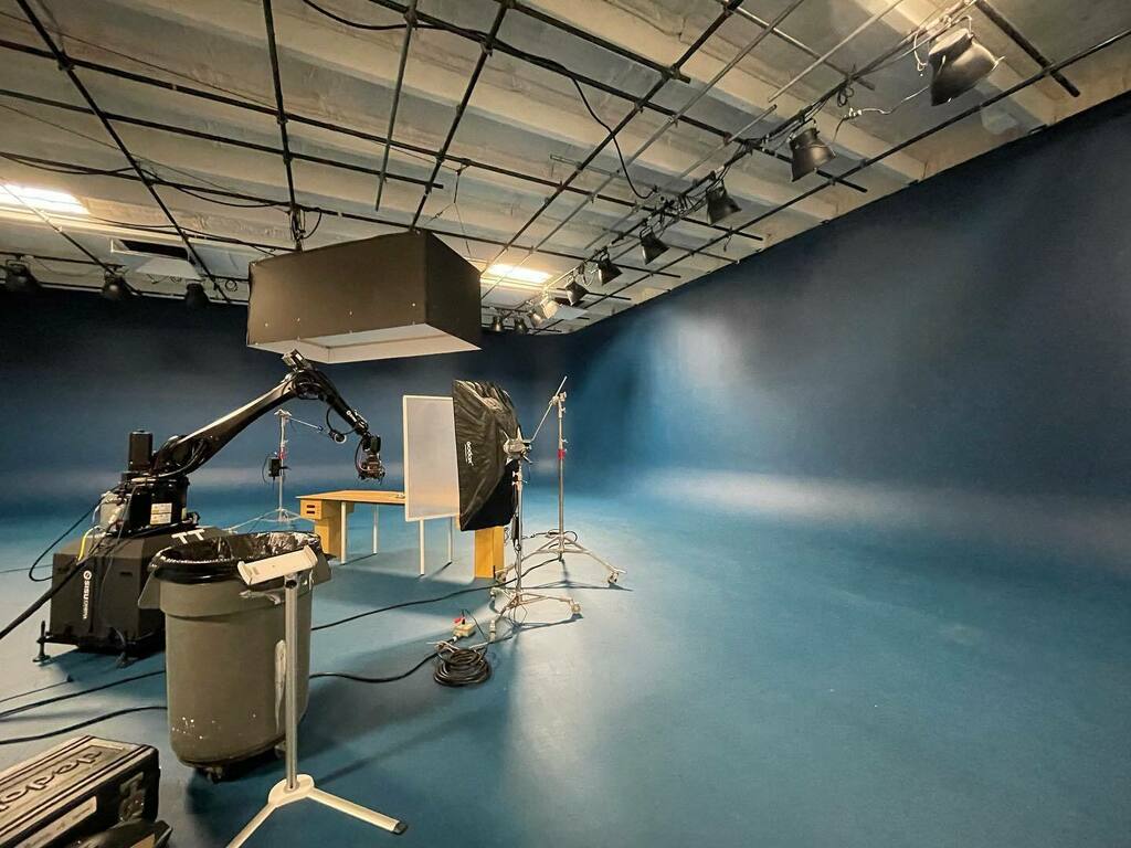 CutawayCreative's tweet photo. Checking out local spaces. Is that @sisucinemarobotics we see? #lsidenver #coloradoproduction #sisu #cutawaycreative https://t.co/ibtADDgYul