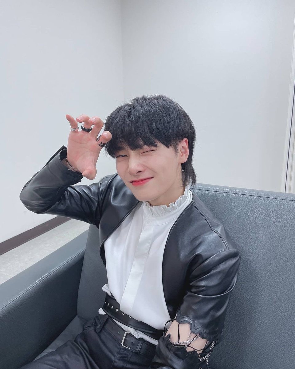 jeotgin's tweet photo. rawr😆 https://t.co/eMY4XwFn6w