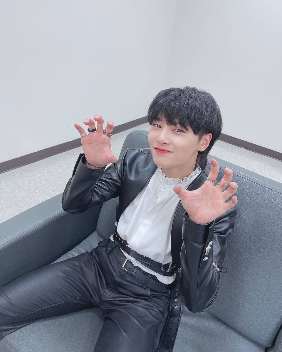 jeotgin's tweet photo. rawr😆 https://t.co/eMY4XwFn6w