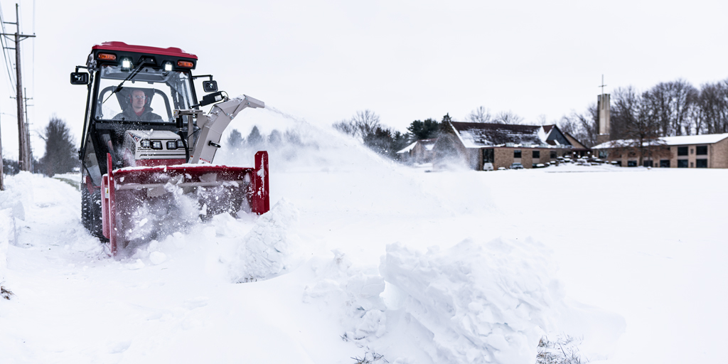 ventrac's tweet photo. Move up to 4500 lbs. of snow per minute and throw snow up to 40 feet with the KX523 Snow Blower. 
Learn more: https://t.co/vDZVGlDOWn https://t.co/mqYs1dQmNo