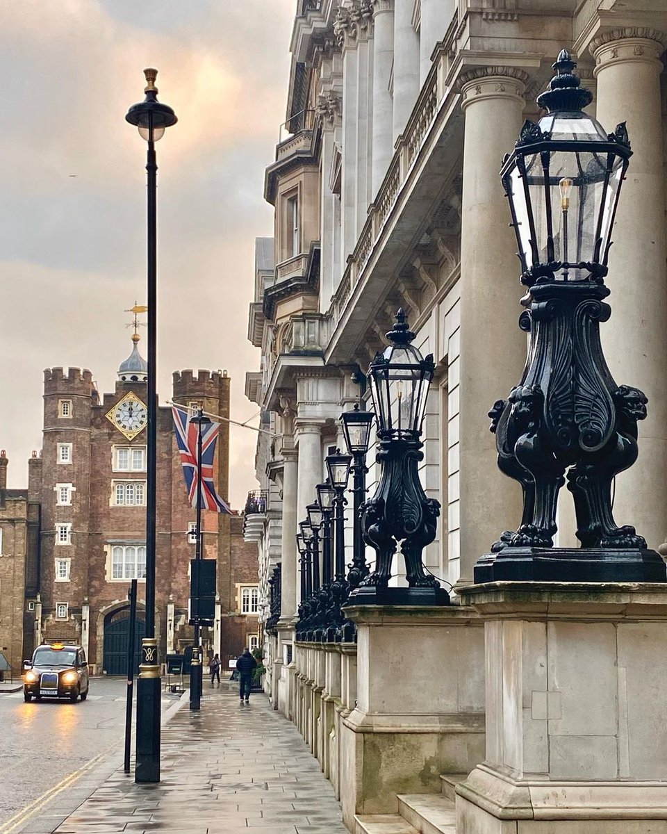 stjameslondon's tweet photo. Time for a beautiful winter wander around St James's 🕰

📸 itinerarywoman on IG https://t.co/mKPYFSWZGB
