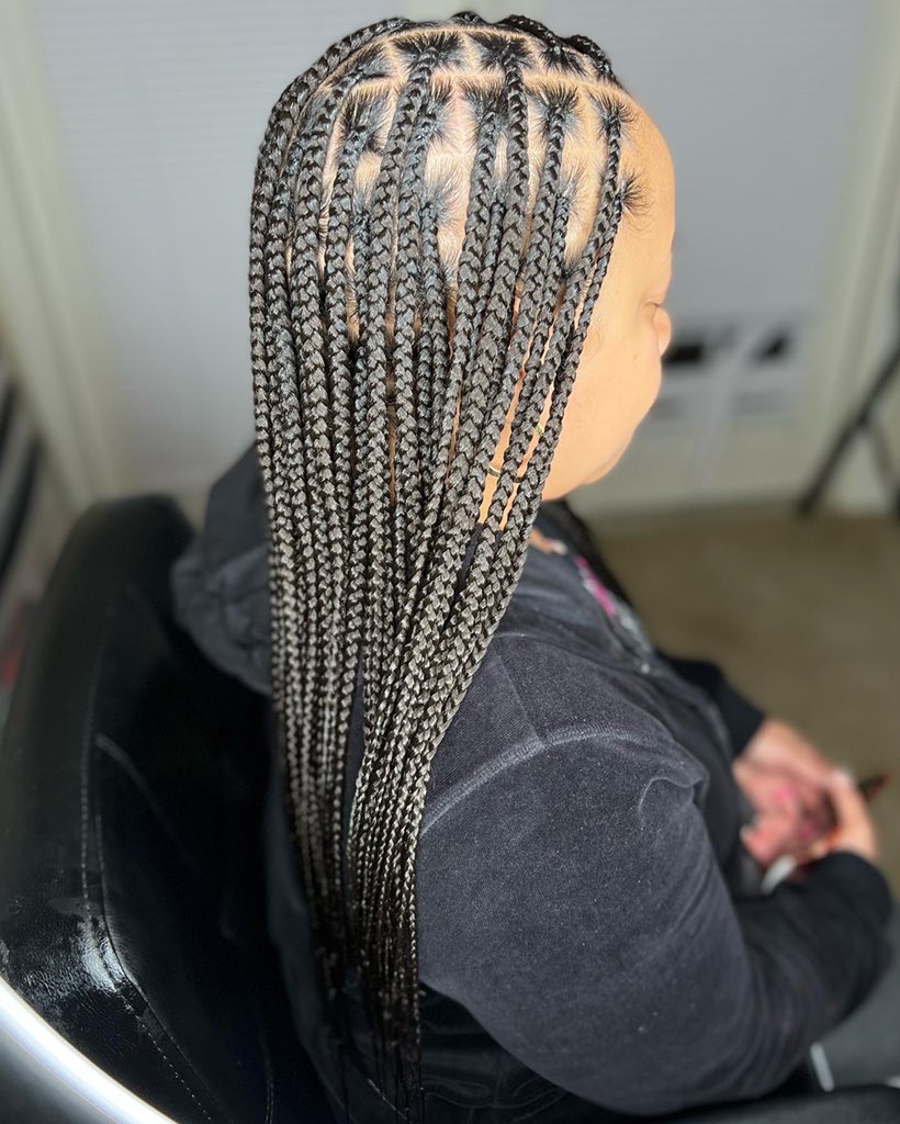 InfamousKay1's tweet photo. Close Ups🤩 Medium Knotless Braids😍 Appointments are available! Click link in bio for bookings❤️ #PleaseRT #ATL #Atlbraids #atlbased #atlhairstylist #atlbraider https://t.co/lZbMSYr5fv