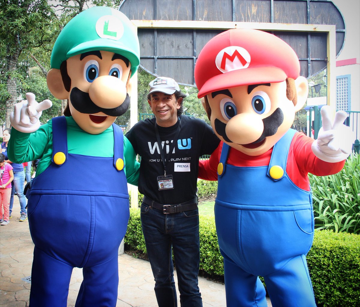 Elgusrodriguez's tweet image. Una foto de Gus en la presentación de #MarioKart en mayo de 2014