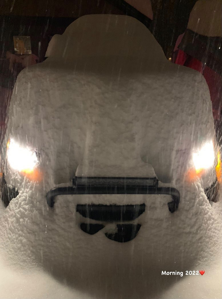 LastFrontHeli's tweet photo. 2022 is off to a strong start. Photos by Steve, Andre Ike &amp; Lisa Porter | #heliski #heliskiing #powder #ski #skiing https://t.co/uuUbkyVa67