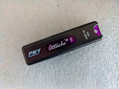 csvchain's tweet image. CSVchain is NFT's stored in a CSV file on a USB drive.