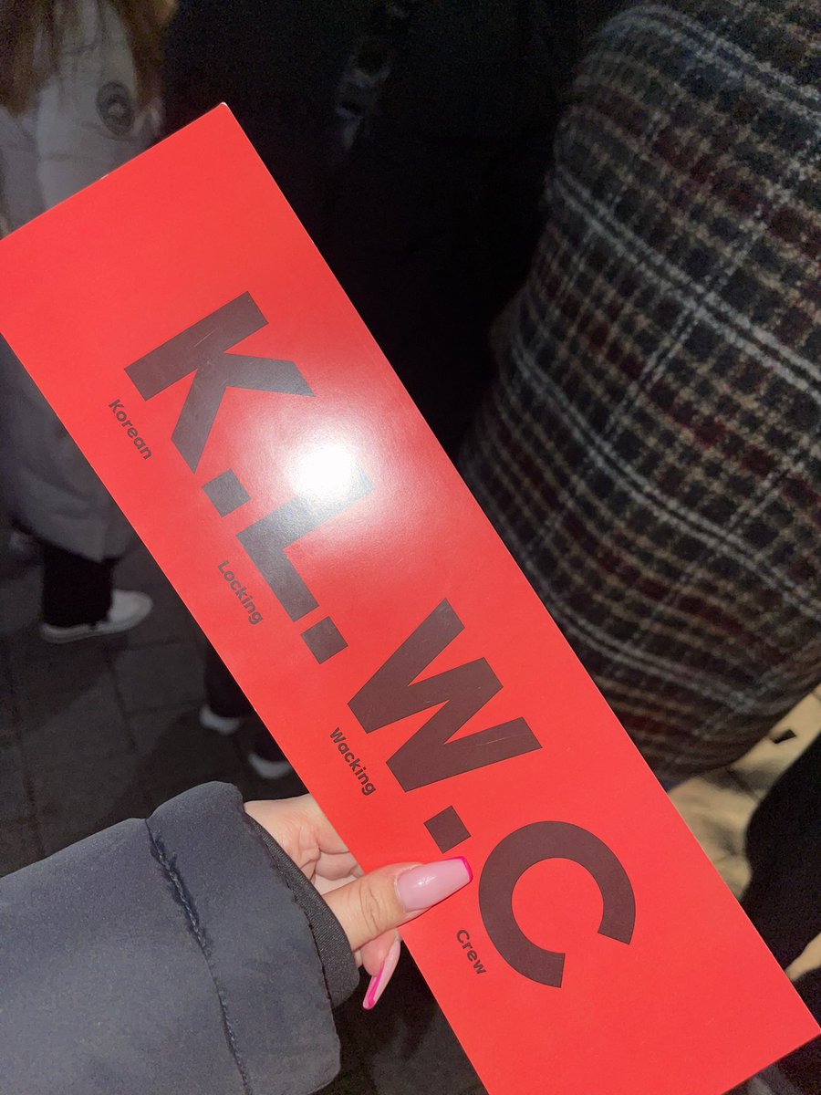 살면서 언제 또 이렇게 많은 사랑을 받을까요..기강단분들 진짜 추우신데 늘 기다리느라 고생하시구 저희 믿고 응원해주셔서 너무 감사합니다! 저희가 받기만하구 해드릴 수 있는게 없어서 죄송한 마음 뿐이에요..다음에 또 만나요 기 강 단 🖤

#클루씨 
#채링채링비밀일기