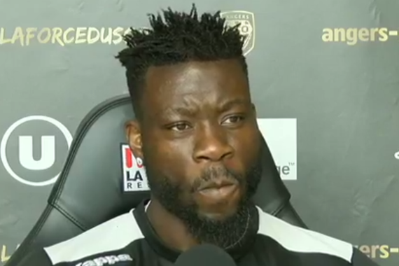 VentsdAngersSCO's tweet photo. ⚫️⚪️🎙️"Bernardoni à Angers, tu crois que c'est bon pour mon Groomers ? Eh ouais tonton, j'ai un business à faire tourner, pas de place pour les calvasses ici." https://t.co/LmnmYSkH1S