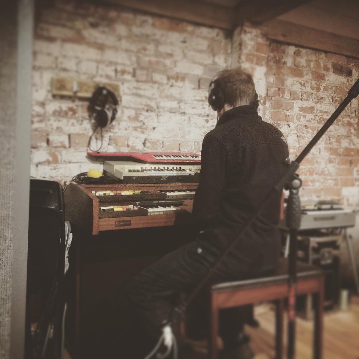 theDanielJLogan's tweet photo. Back in the studios after a few days off. Happy New Year everyone! 🎉 #recordingstudio #musicproducer #fox https://t.co/Q9itovU1gY