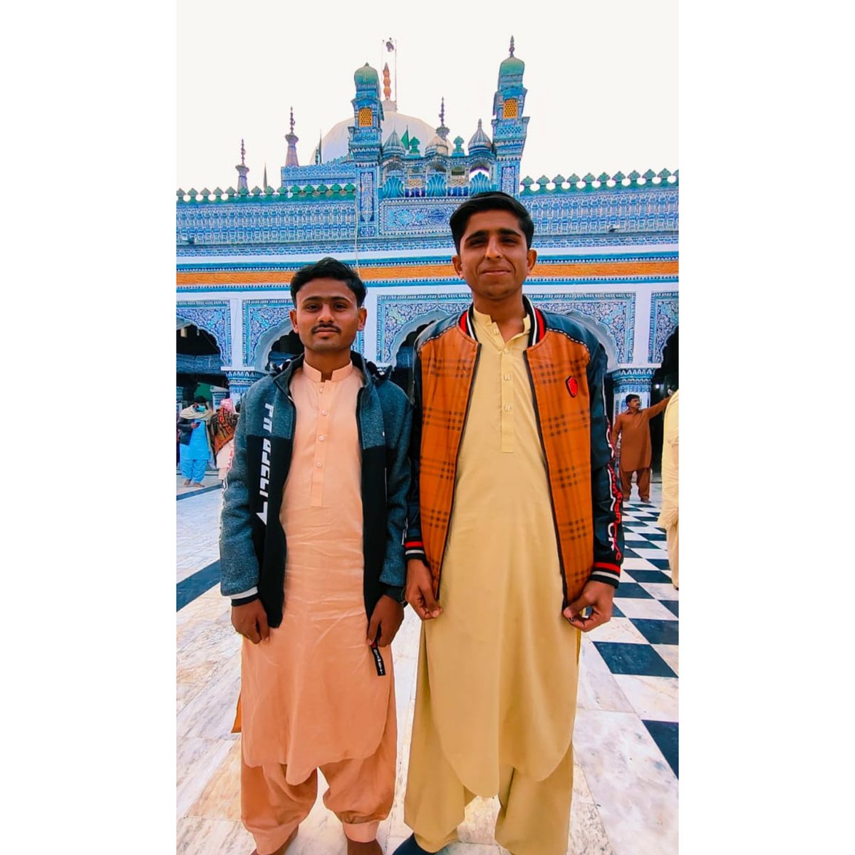 naseema66267826's tweet photo. #with_friend 💚✨🥀 https://t.co/kmTuBb5Juz