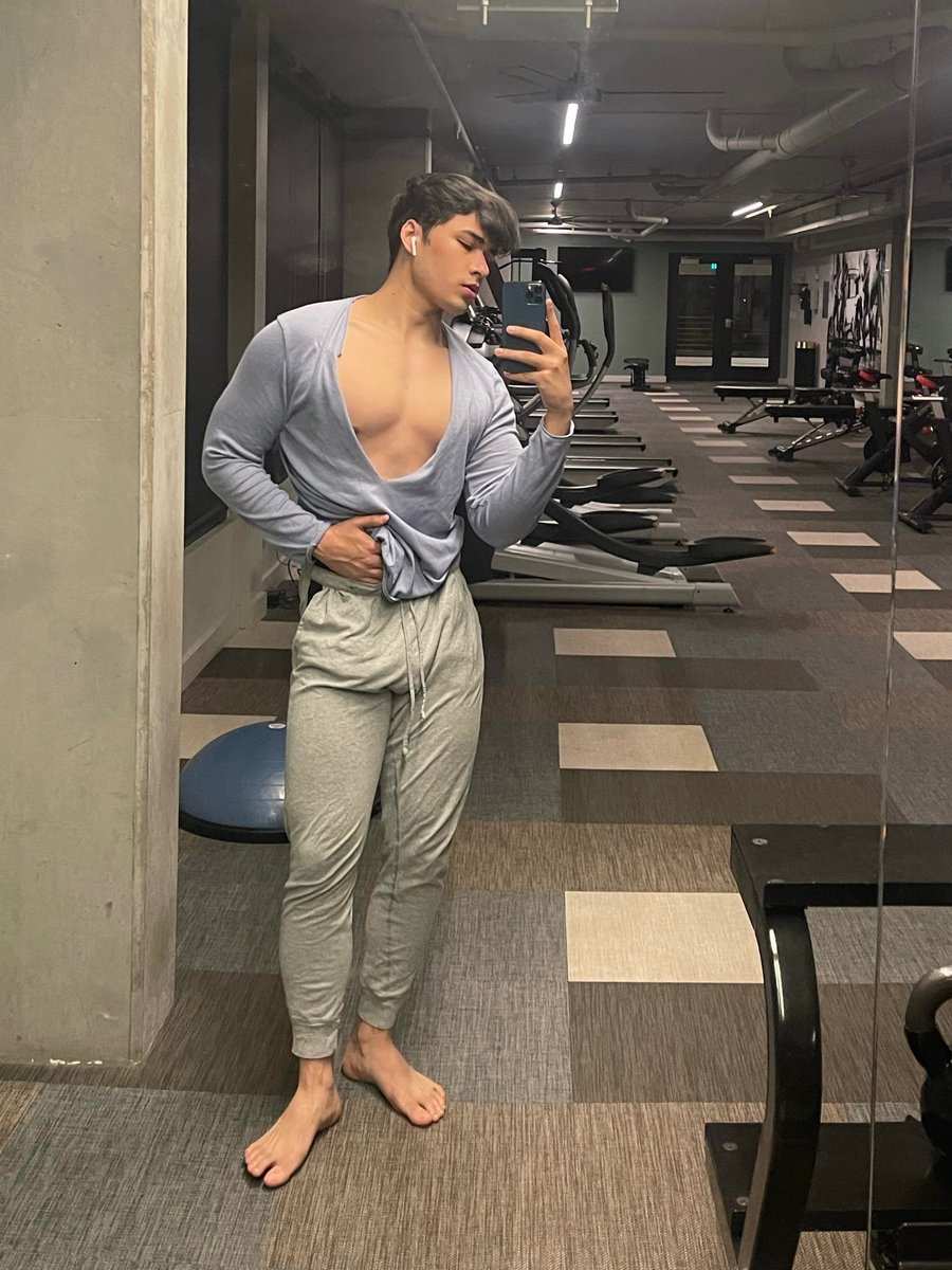 This is the first and last time you will ever see my feet………… for free………