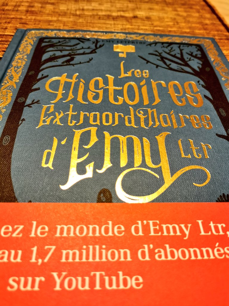 70_line's tweet photo. Mon premier mot en ouvrant le colis "ouuuah" 😍
L'esthétique, les illustrations et les calligraphies du livre sont justes incroyables !
Bravo pour tout ce travail, j'ai hâte de le lire ! Le premier livre était déjà une réussite, fière de toi ❤️
~ @EmyLtr https://t.co/HVfom7OcZQ