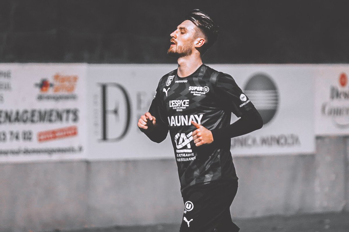 tarennes's tweet photo. #TArecrue

Un renfort offensif pour les sangliers.

🧑🏻‍🦱 Alexis POISSONNEAU
👤 23 ans
📋 Attaquant
👣 Droitier 
🔎 @Voltigeurs1907 

Bienvenue à la maison ! 🏠 

#TEAMTA 💪🏼🐗 https://t.co/5qGg9NBsSo