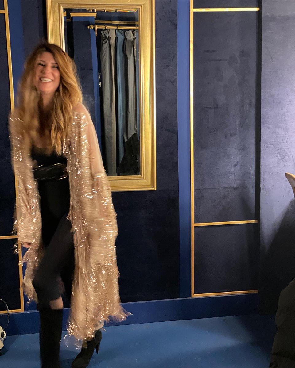 Backstage outfit check. ✨​

#backstage #wiltern #wilterntheater #thieverycorporation #ontour #shanahalligan #kimono #performanceoutfit #itsalook