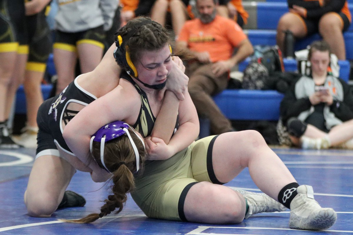 jeff_yoder's tweet photo. Mid-Prairie and about 40 other teams packed the gym last night in Anamosa for the return of wrestling after the winter break. https://t.co/HDCkA5K6RD https://t.co/cOyjqGxuUb