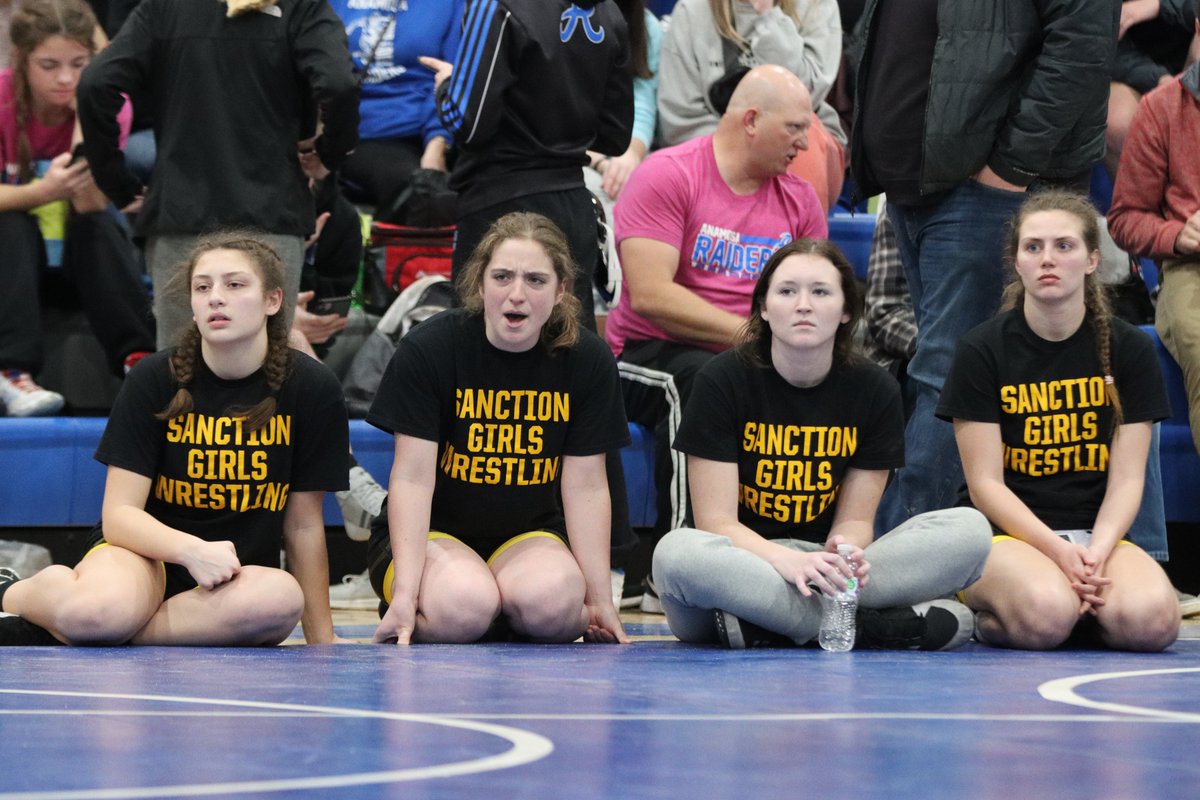 jeff_yoder's tweet photo. Mid-Prairie and about 40 other teams packed the gym last night in Anamosa for the return of wrestling after the winter break. https://t.co/HDCkA5K6RD https://t.co/cOyjqGxuUb