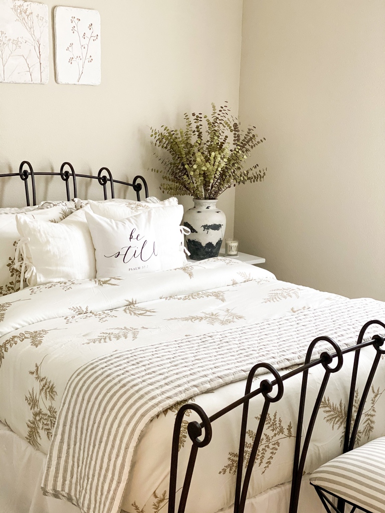 StoneCottageBed's tweet photo. Freshen up your space with the botanically inspired look of Willow!

Willow available at #target #targetstyle #targethome #target #targetmyway - https://t.co/UU5Mn6tyit 

#bedroom #bedsheets #beddingset #bed #bedcover #luxurybedding #interiordesign #bedsheet #home #interior https://t.co/SemkSiDfO9