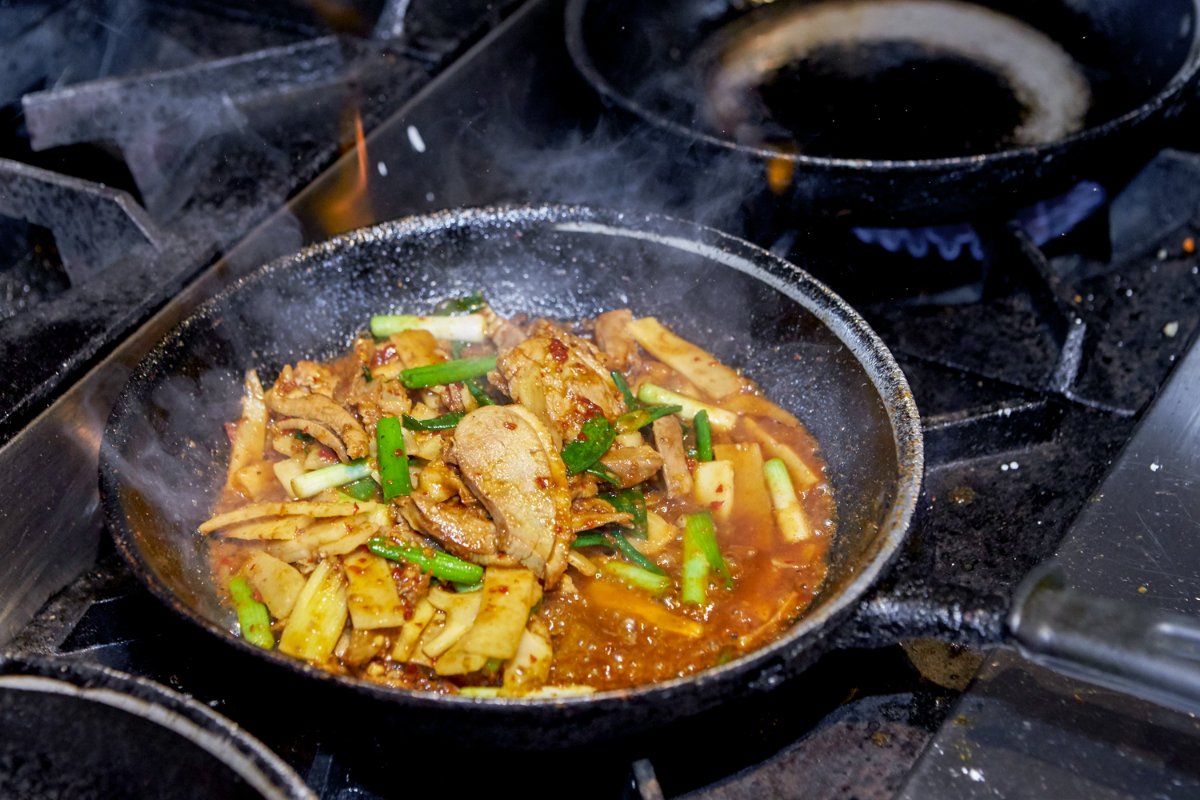 BlueKoi's tweet photo. Good food gets people talking, but a great meal with us will leave you speechless. #BlueKoi #BlueKoiNoodles #BlueKoiDumplings #Dumplings #ChineseNoodles #Noodles #ChineseComfortFood #KansasCityEats https://t.co/1MlNriZpD2