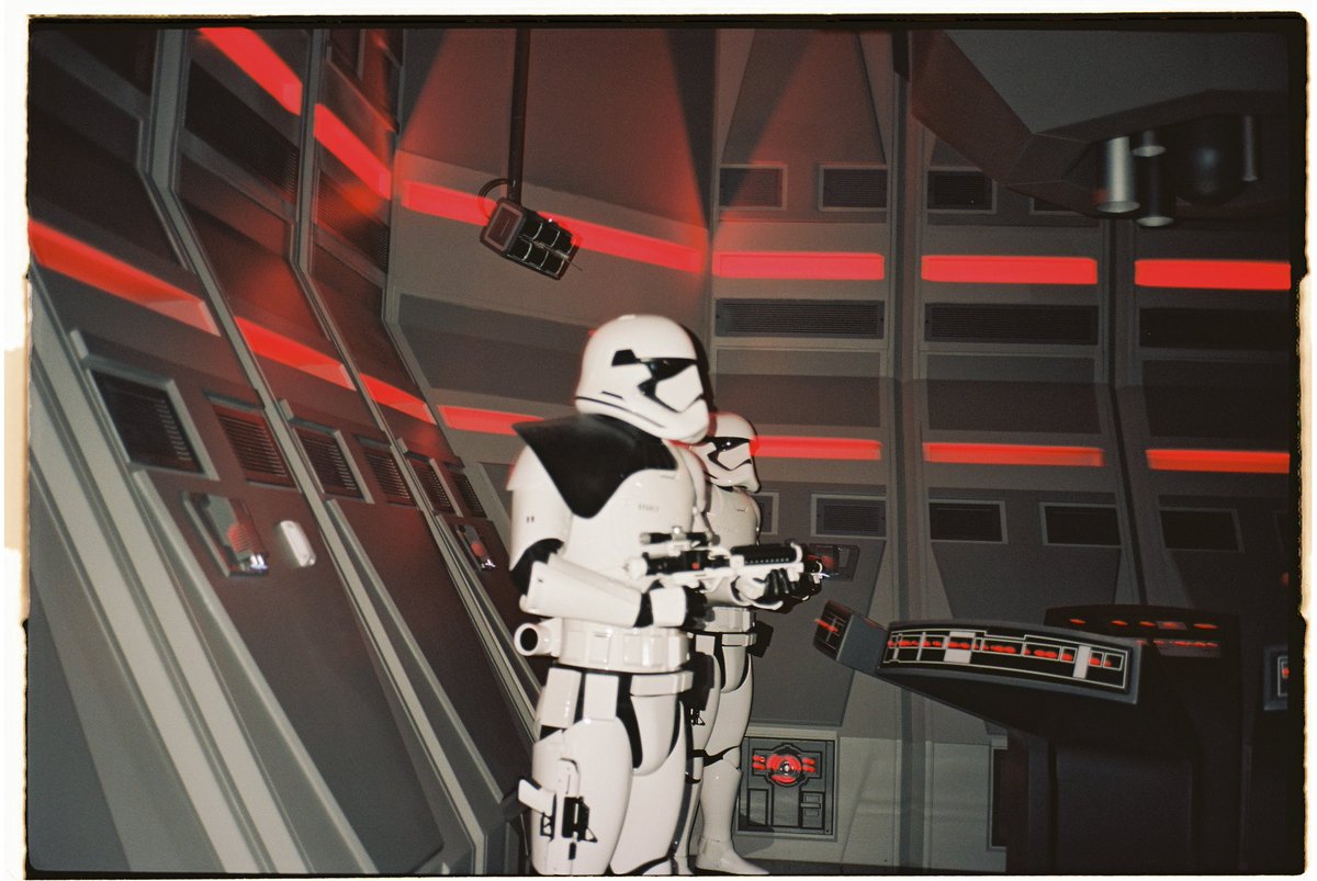 elliswes's tweet photo. Star Wars Galaxy’s Edge on 35mm https://t.co/ujFnoktToa