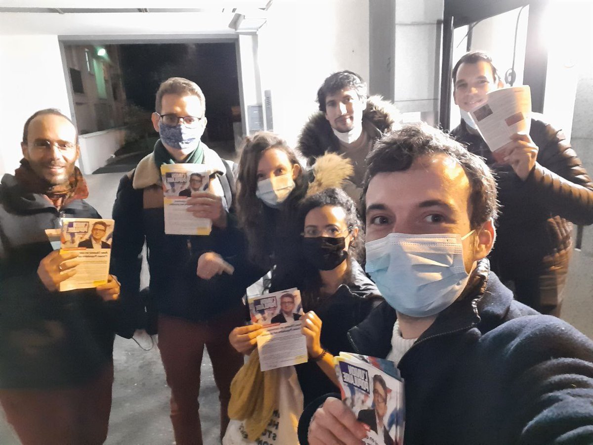 FI_Paris13's tweet photo. Comme toutes les semaines, c’est porte à porte dans le 13ème ! 🔥

Face à l’enthousiasme populaire au rendez-vous à chaque fois : oui #MelenchonVaGagner ! ✊ https://t.co/h222edfd5J