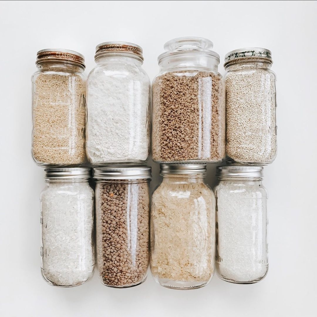 TreeClicks's tweet image. 2022 – A new year, meaning the perfect time to start reorganizing your pantry! 🌟 treeclicks.com

Some tips to get you started:
🌿 Use clean containers that allow you to see the inside!
🌿 Get yourself a label machine

Picture by @plantedinthewoods