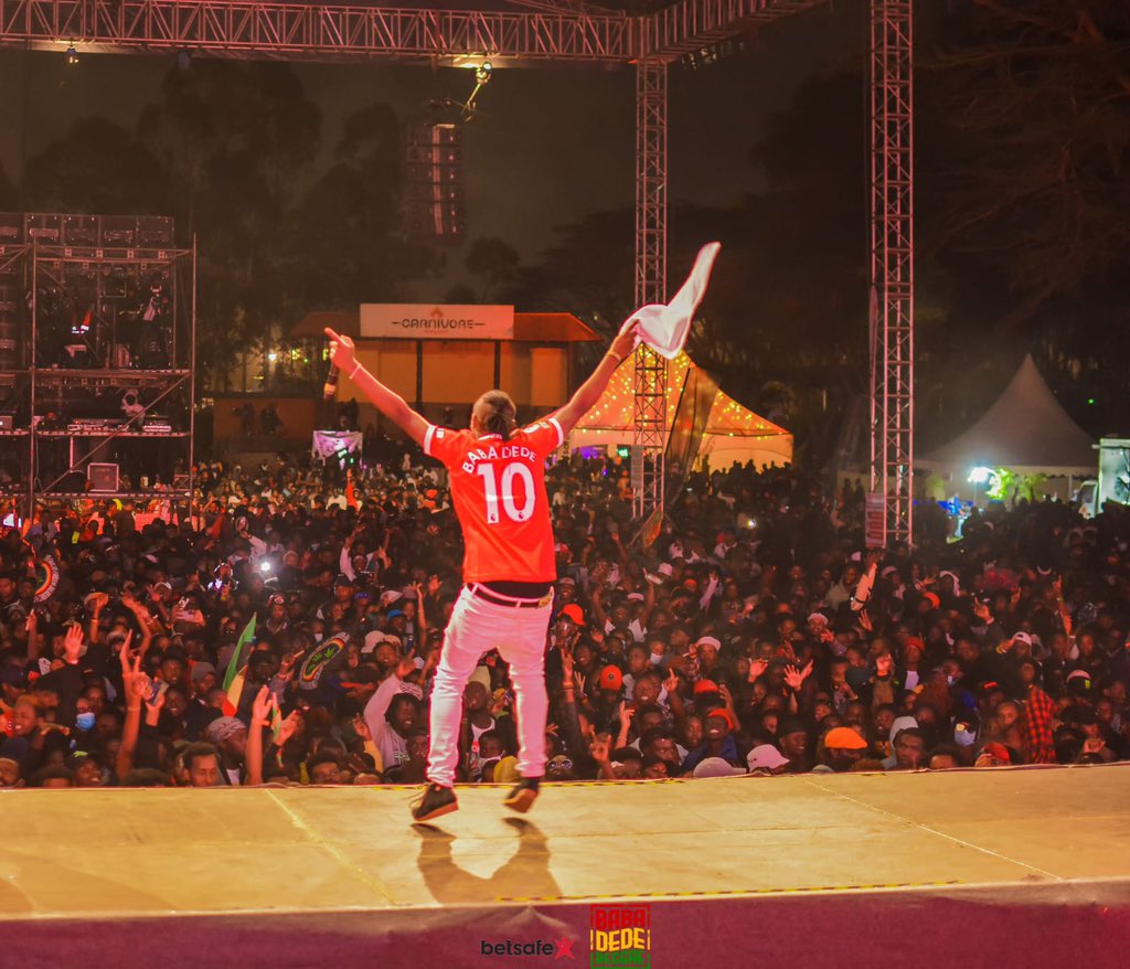 McTeargas's tweet photo. By the way jana tulilimwa na sikuskia vibaya #ConcertDj @baba_dede_reggae https://t.co/YyTBQ5VWcd
