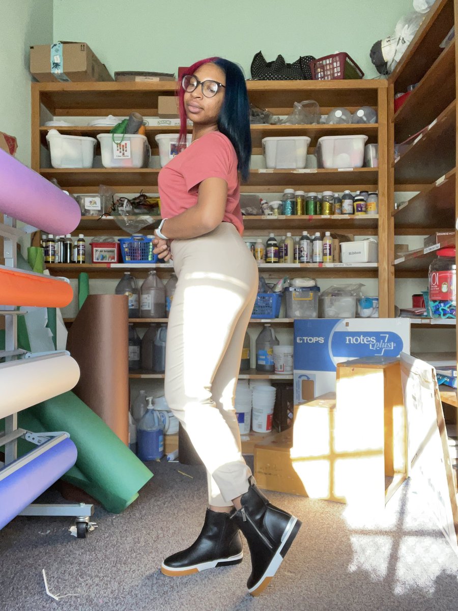 _looot's tweet photo. #SexyToddlerTeacher
#OOTD
#DaBaddestBasicBih https://t.co/kmuz8CE8PM