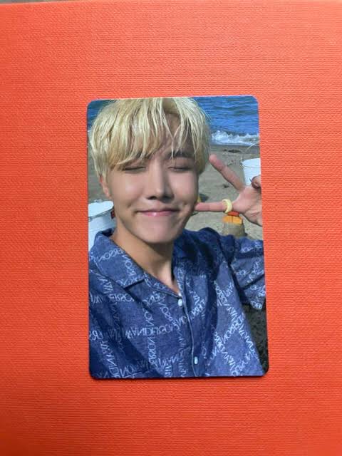 stillwjimin_'s tweet photo. 📢: "J-HOPE BDAY PROYECT" 

DIFUNDIR❗❗️

Como saben el cumpleaños de Hoseok está cerca (18 febrero) para lo cual se realizará este lindo proyecto el cual consiste en publicar una foto con alguna photocard de él diciendo: “Hobi The love I feel for you came until…” + el país
(+) https://t.co/vQmJEBF5TU