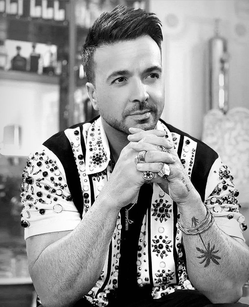 LuisFonsi's tweet photo. Empezando este año con toda. 🔥 https://t.co/0PZCkHhroV