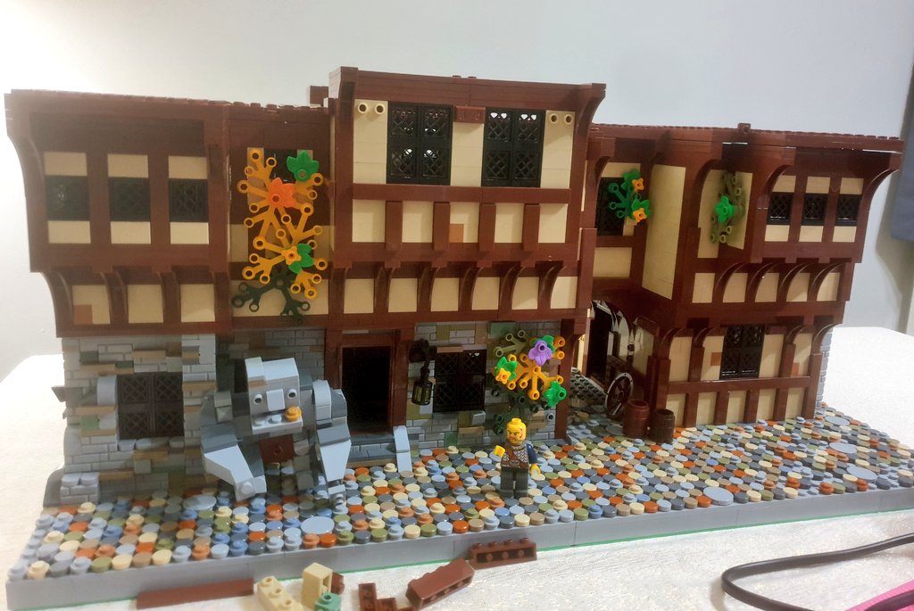 BrickMorpork's tweet photo. The drum is moving up in the Discworld! 1 more floor to go and then it will be time to add some detail. #legoankhmorpork #LEGO #discworld #MendedDrum #legomasters #afol https://t.co/jLLKgkLTHG