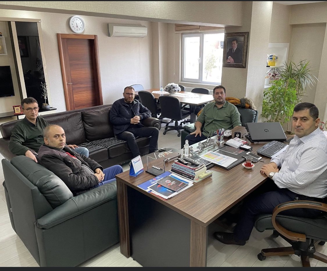 Türk Metal Sendikası Ankara Şubesine bağlı ARÇELİK DEPO A.Ş iş yerimizde göreve yeni gelen Takım Lideri Hakkı Emre SAYAN ve Levent BAŞER şubemize gelerek, ziyarette bulundular kendilerine ziyaretlerinden ve hoş sohbetlerinden dolayı teşekkür ederim.