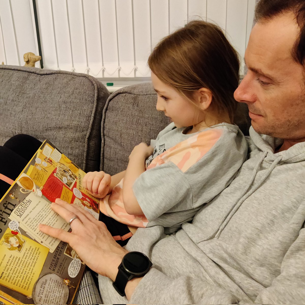 cakecreamery's tweet photo. @CHPSYR3 #CHPSReading some pictures from the reading challenge - reading to a relative, toy rabbit and on the new reading chair over the holidays https://t.co/DGvZwuBNYU