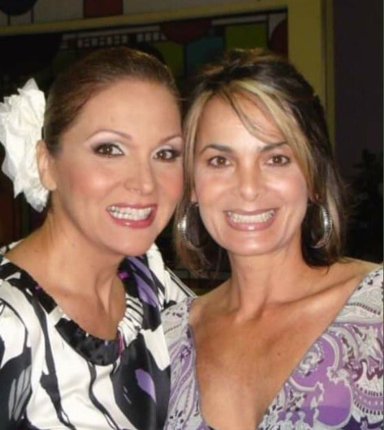 1retrovisor's tweet photo. Dos bellezas venezolanas que en los 70 impactaron como reinas de belleza https://t.co/0DM8aoyAhV