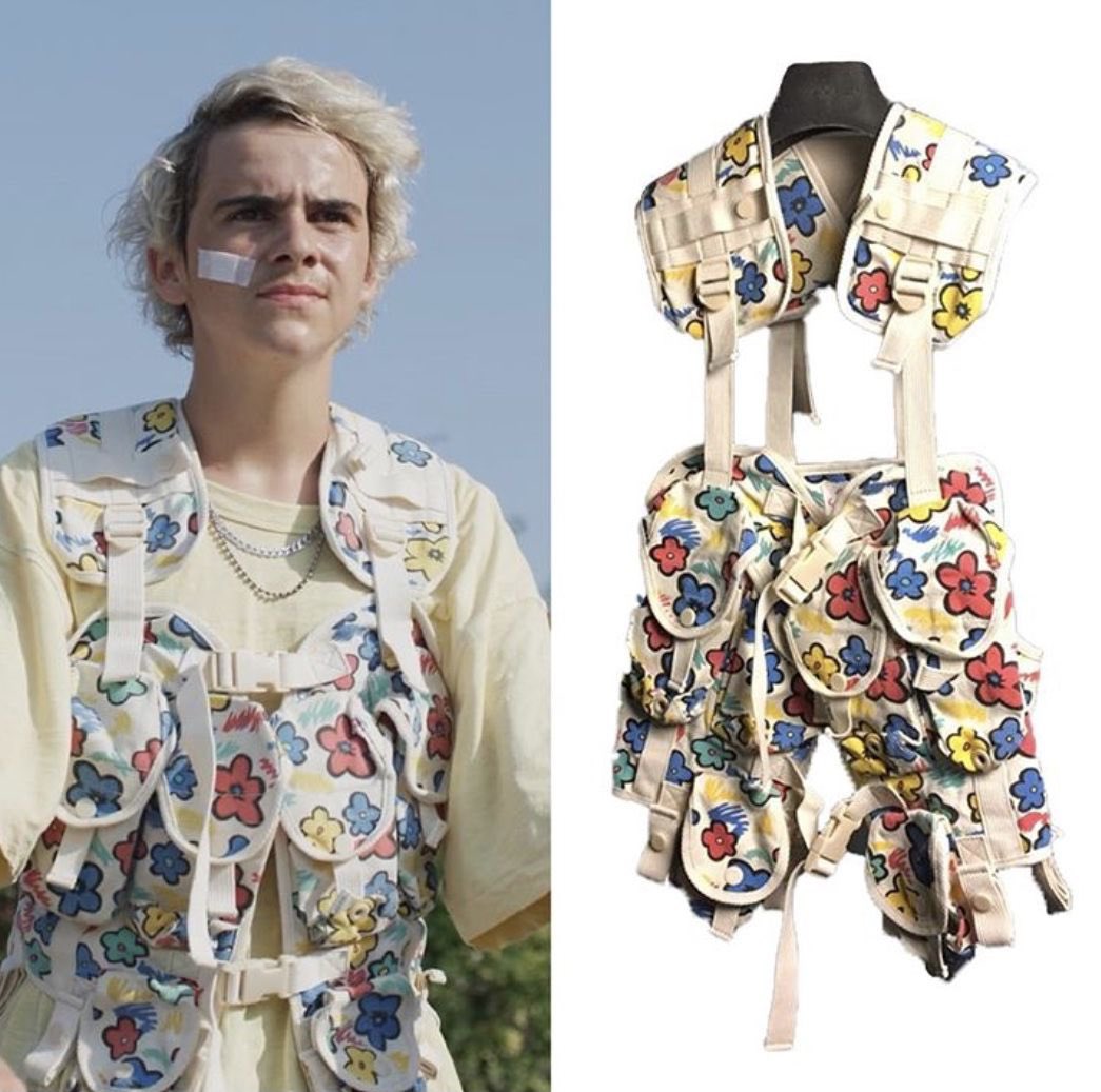Manepertegaz's tweet photo. Amo todo el styling de esta serie #WeAreWhoWeAre ese chaleco de #BernhardWillhelm es muy D+💙 el saco de #CommeDesGarçons ❤️💙 la t-shirt de #RafSimons y las bermudas de animal print de #YohjiYamamoto para Adidas 🙌🏼🙌🏼🙌🏼 https://t.co/HUL6bsHj5u