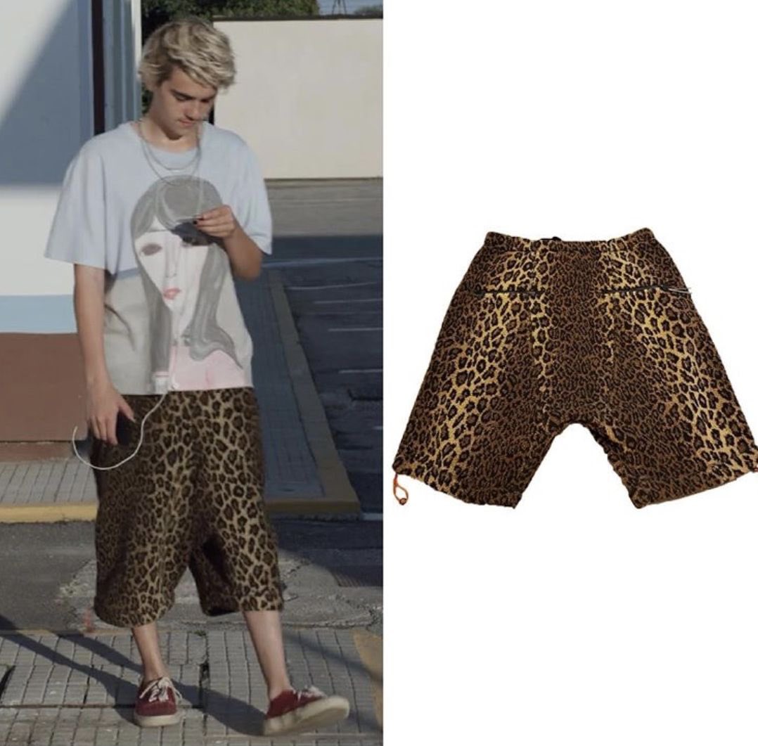 Manepertegaz's tweet photo. Amo todo el styling de esta serie #WeAreWhoWeAre ese chaleco de #BernhardWillhelm es muy D+💙 el saco de #CommeDesGarçons ❤️💙 la t-shirt de #RafSimons y las bermudas de animal print de #YohjiYamamoto para Adidas 🙌🏼🙌🏼🙌🏼 https://t.co/HUL6bsHj5u