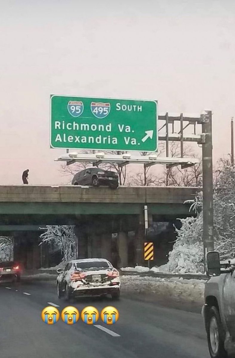 DMVFollowers's tweet photo. This snow is getting CRAZY 😮😮 https://t.co/W2hm1kJcQi