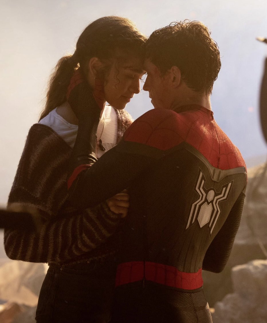dayapeters's tweet photo. such a beautiful yet heartbreaking scene https://t.co/OSL9XGtwku