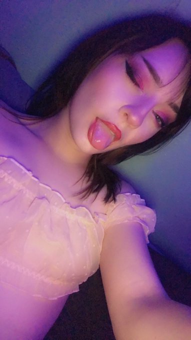 Do I look fun to choke to you ? I think I do https://t.co/Dvy1supdc6