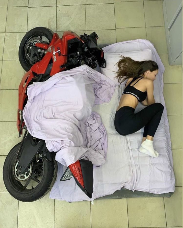 0800shyneto's tweet photo. sonhando com o motomami https://t.co/YQddxFMrxC