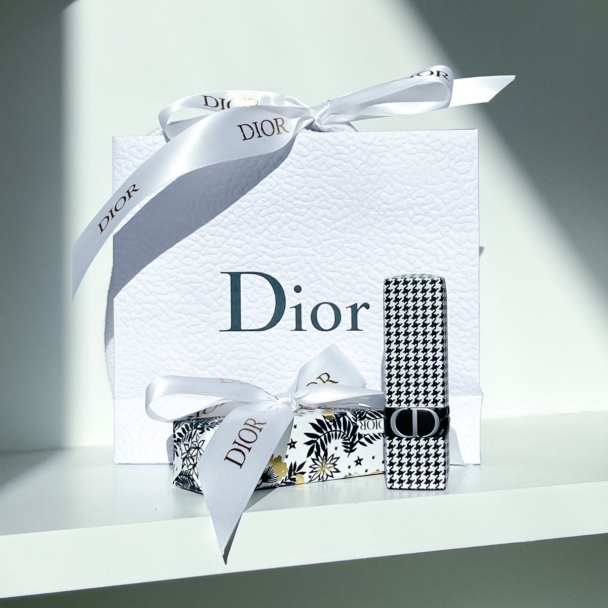 Dior คอลนี้จะบอกว่าของเค้าแรร์มากกก นอกจากสอยของตัวเองมาแล้ว ทางเราสอยมาแจกฟลว.อีกแท่ง น้องสวยมากจริงๆ รี + ฟอล เลยน้า อีก 5 วัน มาประกาศ!