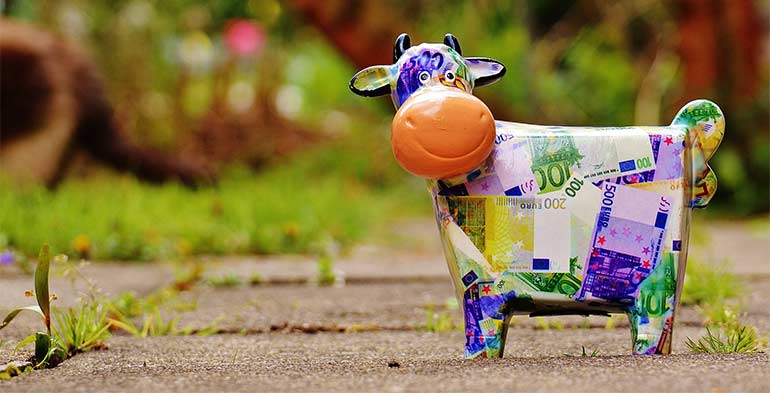 Feeling like we have to take another trip around the sun before it's pay day? 😫 

We're with you! That's why we've pulled together 11 easy switches to help your pocket in 2022! Imagine saving €6,000? Anything is possible..#ImagineMore

creditunion.ie/blog/11-easy-s…