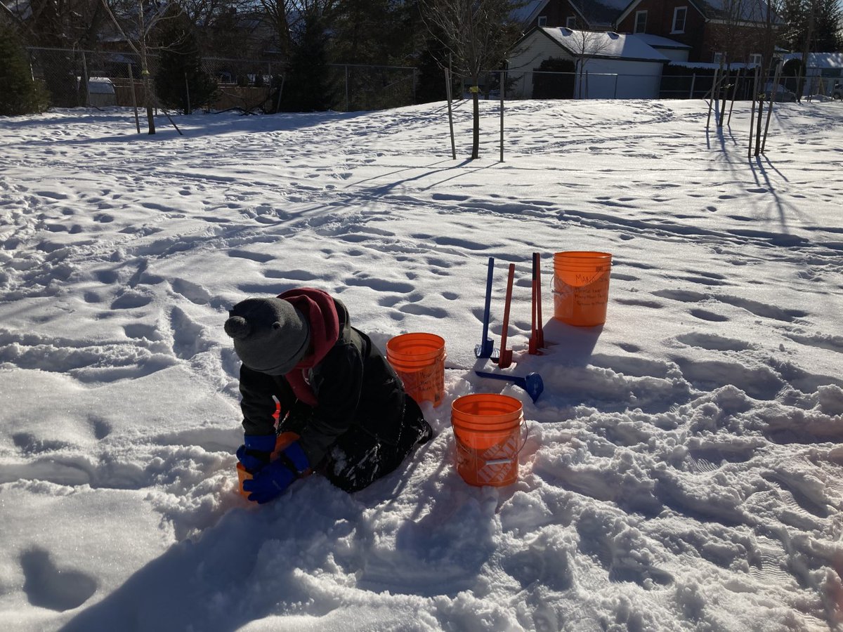 citywaterloo's tweet photo. New Year, new opportunity to make neighbourly connections. Apply for a Mini-Grant to support ideas like neighbourhood contest prizes, volunteer appreciation, snow fort kits and more! We have the funds and we'd love to help. #neighbourloo https://t.co/nLPVZiOMgW https://t.co/liPYB2bq8k