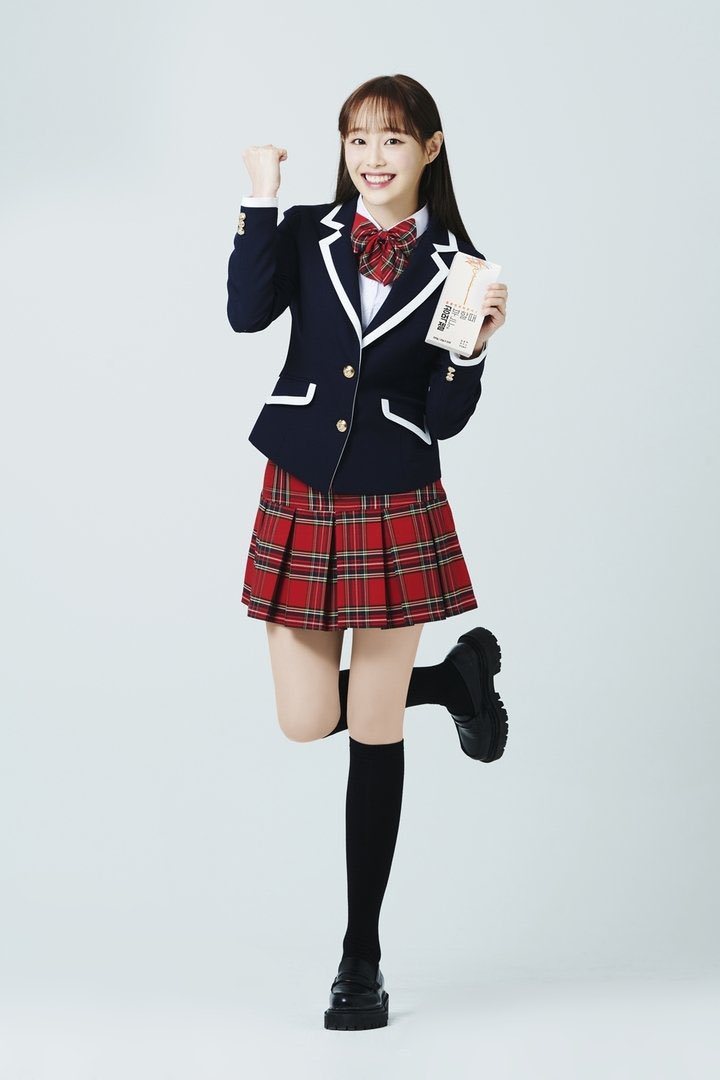 loonalog's tweet photo. chuu promotional photos for mono lab https://t.co/G4nAvX5hrI